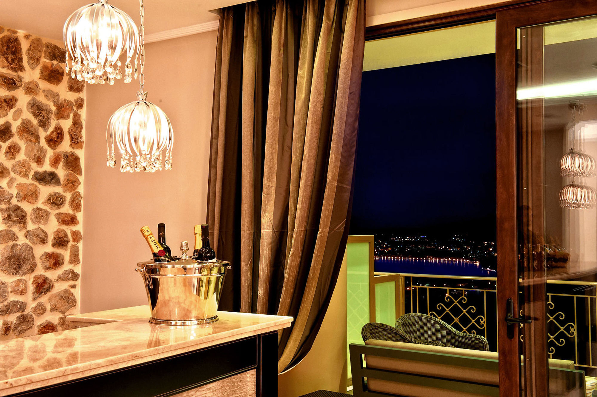 Enastron View Hotel Костур Екстериор снимка